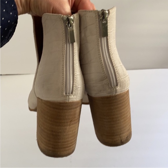 STEVE MADDEN | ‘Darryn’ Bootie Stacked Heel Bone/ White. Size: 9M. - Picture 11 of 16